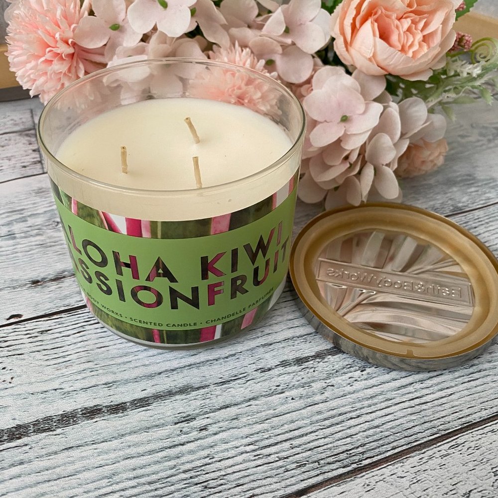 Bath and Body Works 3 Wick Candle